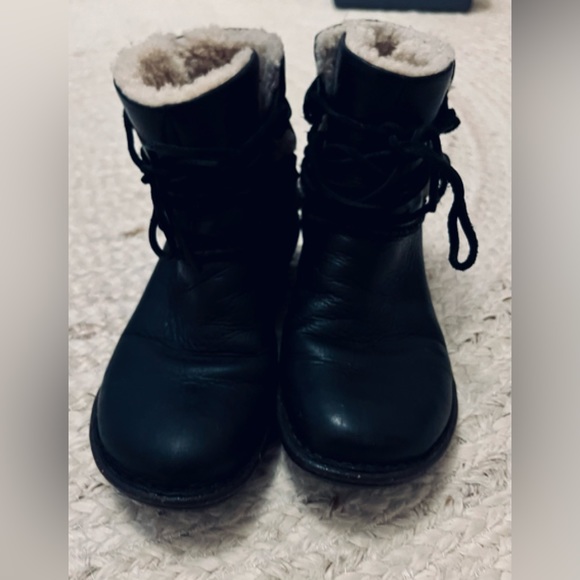 UGG Caspia leather lace up ankle boot - Picture 6 of 7